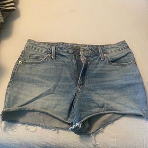 Medium universal thread dark washed denim shorts